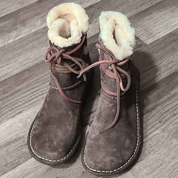 UGG Australia Caspia Women Boots Size 6 - Picture 11 of 11